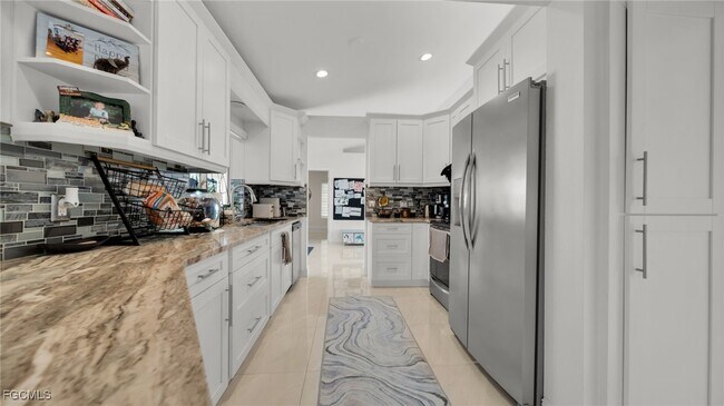 Building Photo - 3730 SE 4th Ave