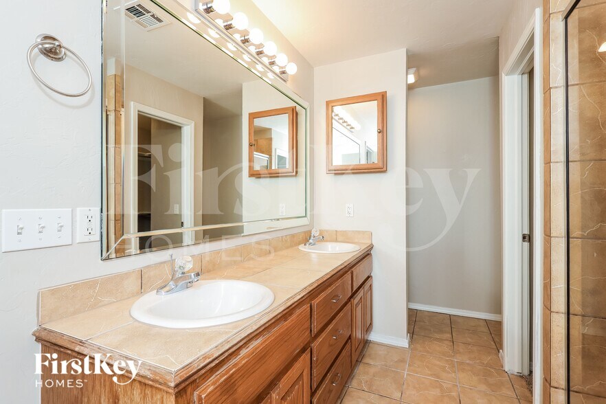 Building Photo - 116 SW 138th St