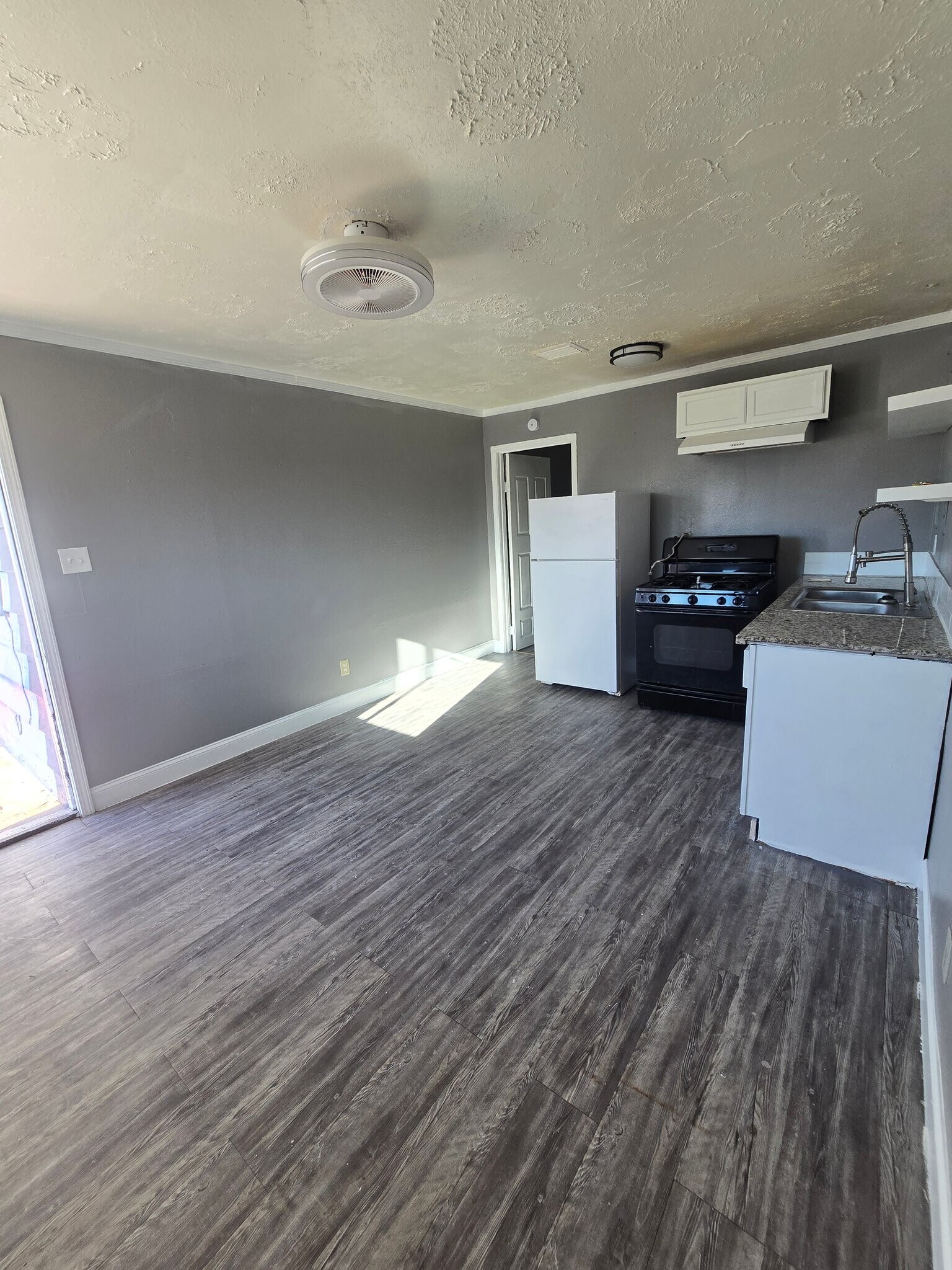 Building Photo - 4820 Oak Ave