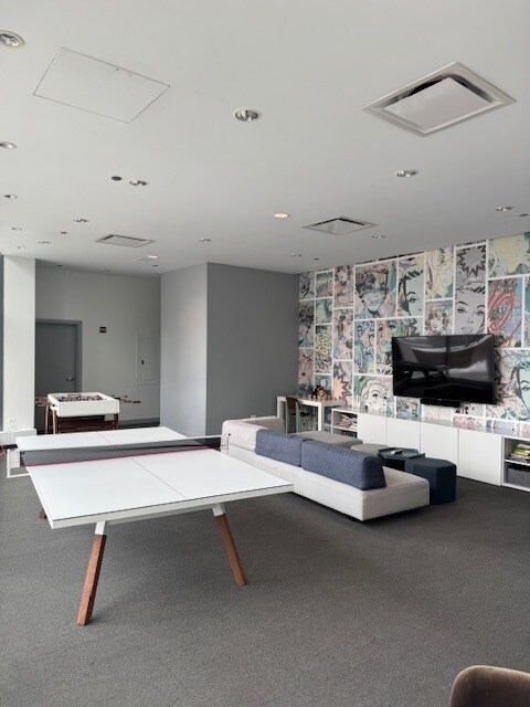 Building Photo - 450 E Waterside Dr