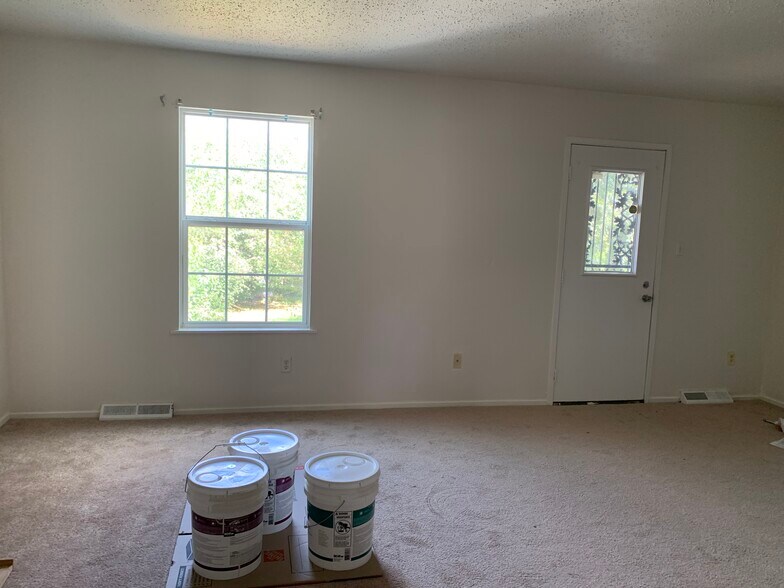 Building Photo - 207 Chenault Ct