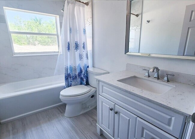 Building Photo - 6125 NW 40th St