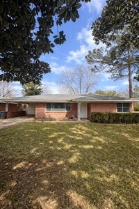 Building Photo - Old Greenacres!!