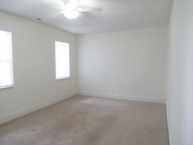 Building Photo - 970 Jessamine Trail