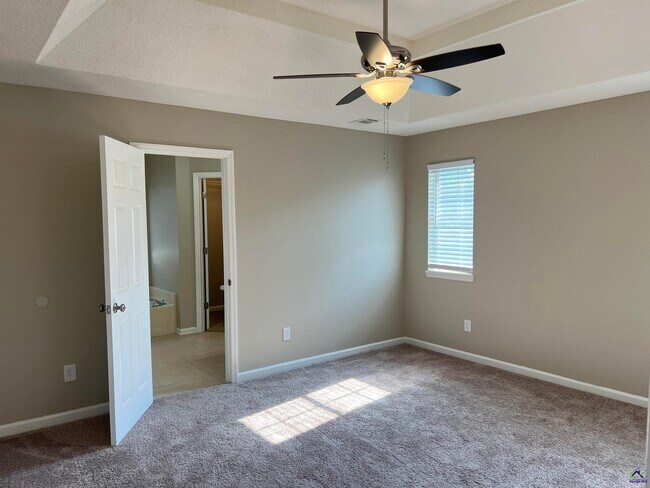 Building Photo - 203 Bryson Way