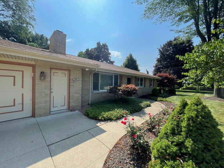 Building Photo - 7723 Yorktown St