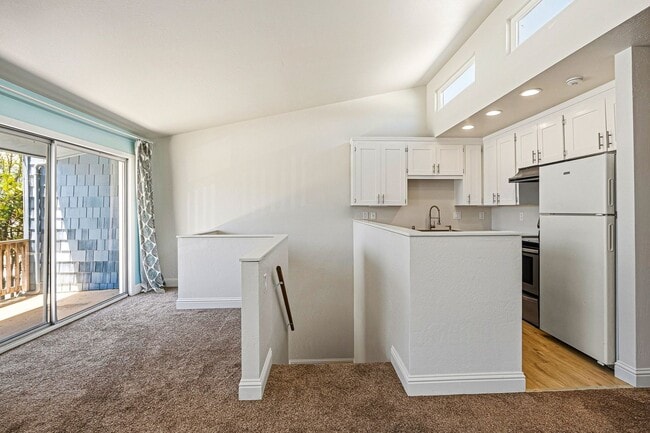 Building Photo - 308A Estrella Ave