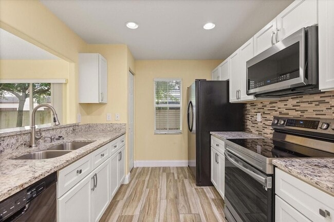 Building Photo - 326 Carina Cir