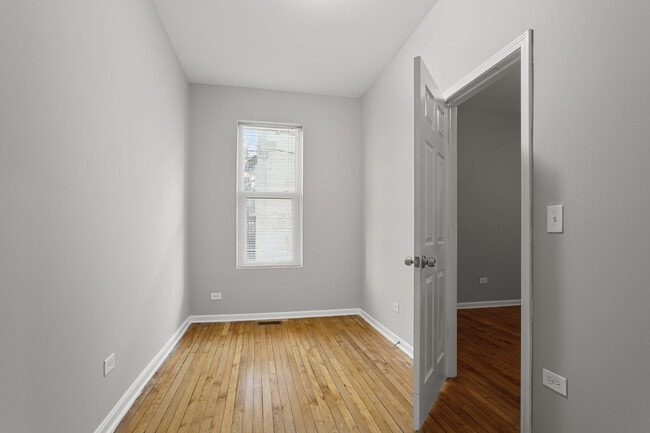 Building Photo - 1706 W 17th St