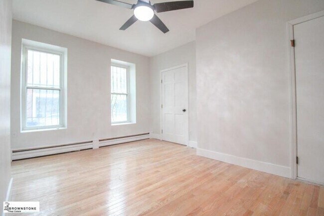 Building Photo - 3 bedroom in BROOKLYN NY 11231