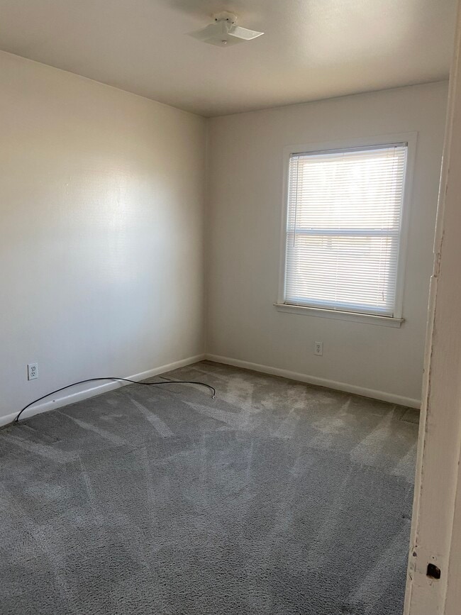 Building Photo - 2010 Capitol Ave