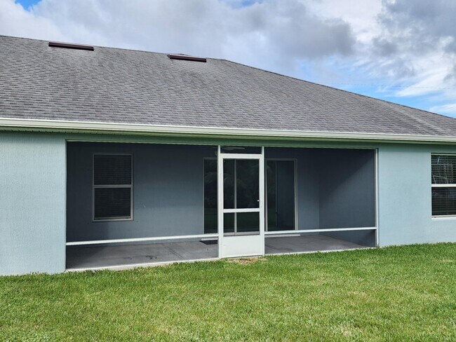 Building Photo - 5834 NW Coosa Dr