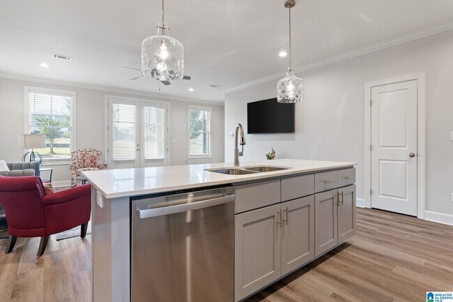 Building Photo - 829 21st Ave E