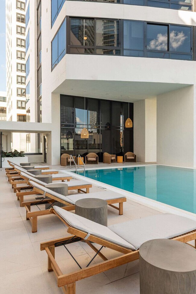 Building Photo - 225 N Miami Ave