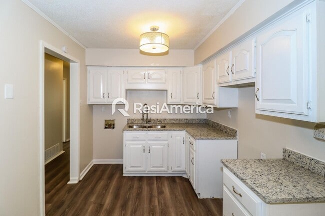 Building Photo - Fully Updated 3BR/1.5B home in Horn Lake