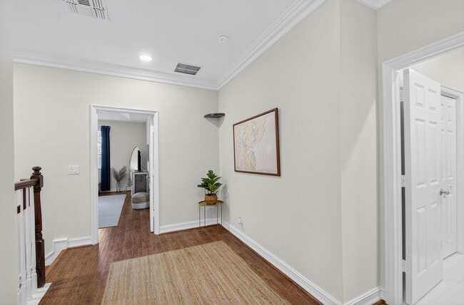 Building Photo - 320 Via Villagio