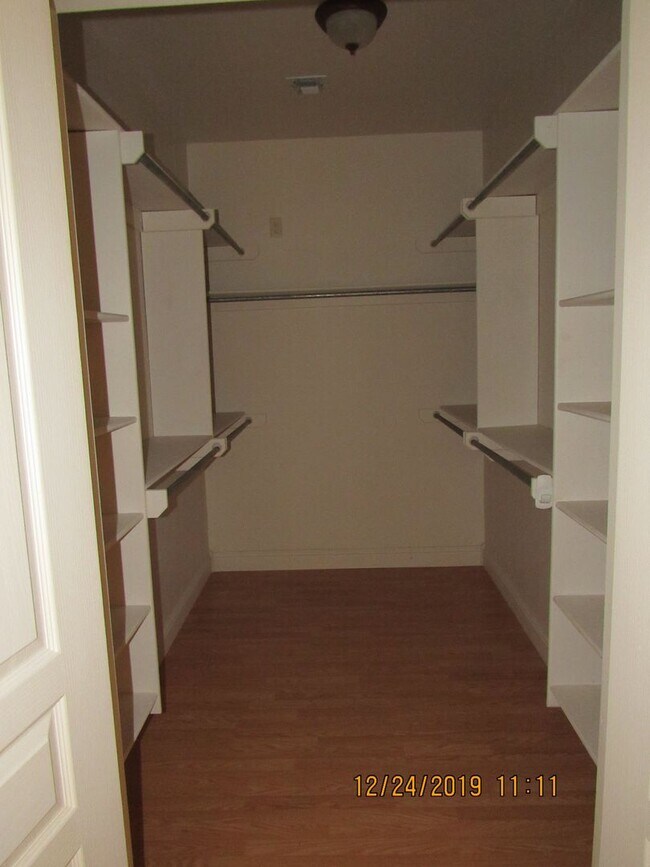 Building Photo - 505 NW Fairway Villa Dr