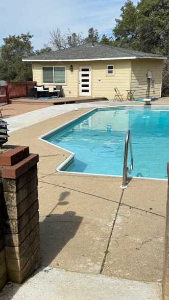 Building Photo - 6 Apica Ave