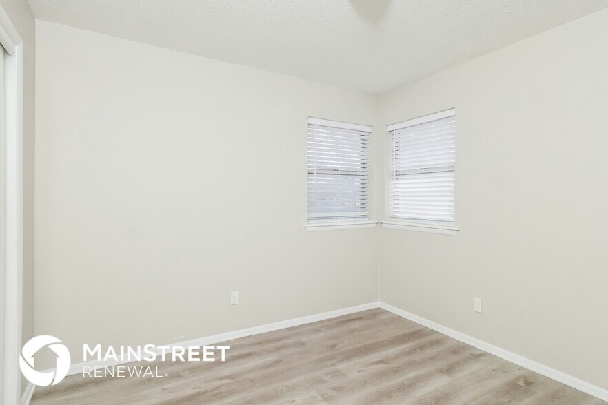 Building Photo - 2600 N Peniel Ave