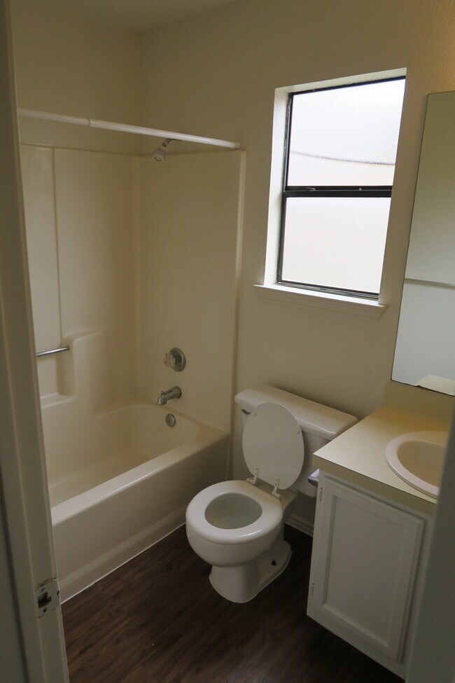 Building Photo - GREAT ROUND ROCK LOCATION