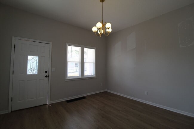 Building Photo - 2 Bedroom 1.5 Bath Home In Strawberry Hill