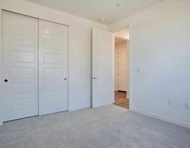 Building Photo - 5401 Spg Mountain Ln