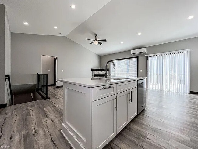 Building Photo - 1855 NE Little Beaver Dr