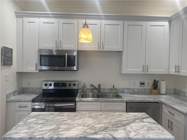 Building Photo - 3910 Canal St