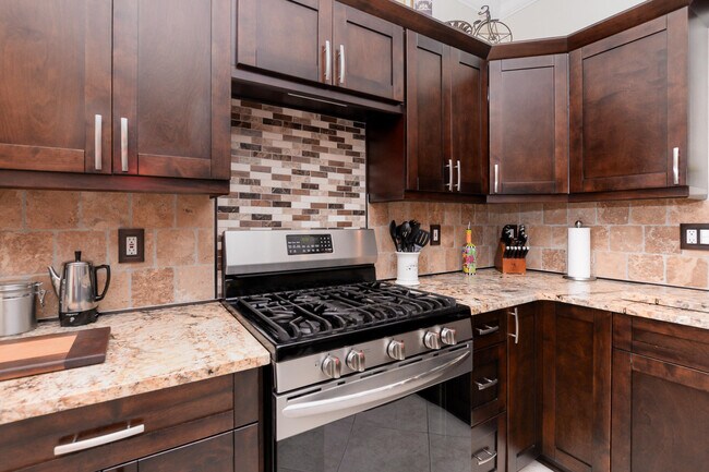 Building Photo - 329 NW Treeline Trce