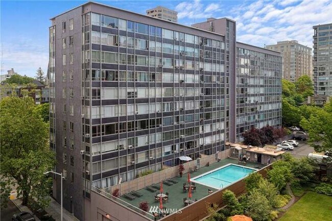 Building Photo - Light and Bright 1 bedroom 1 bath condo first hill