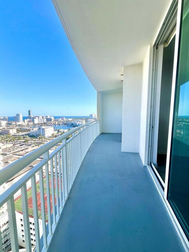 Building Photo - 1745 E Hallandale Beach Blvd