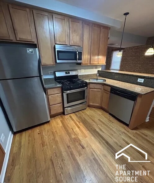 Building Photo - 2340 W Granville Ave