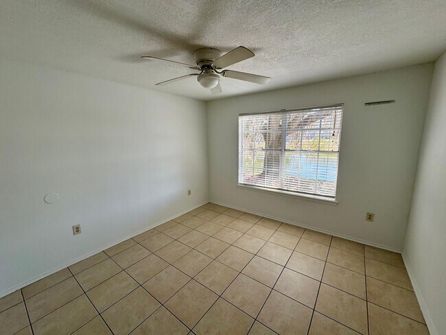 Building Photo - 1222 Bermuda Lakes Ln