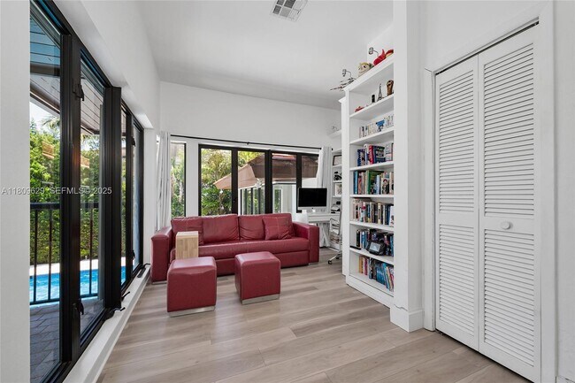 Building Photo - 201 Knollwood Dr