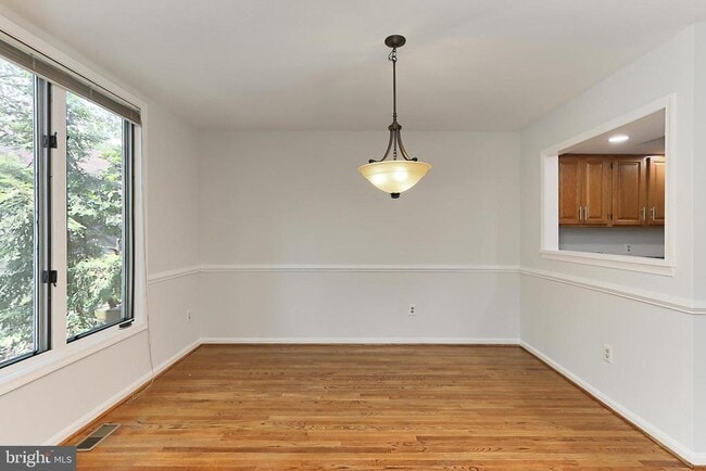 Building Photo - 4021 Lake Glen Rd