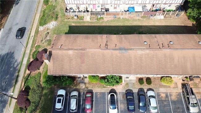 Building Photo - 2956 N Dekalb Dr