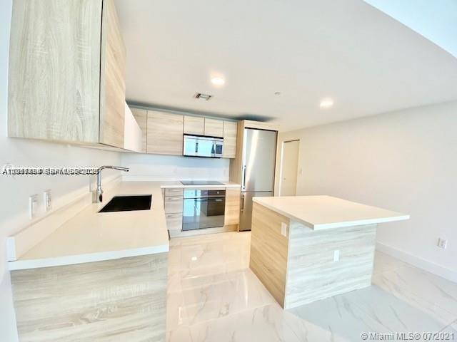 Building Photo - 16385 Biscayne Blvd
