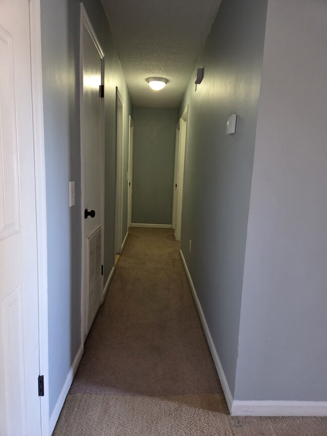 Building Photo - 182 Sequoia Cir