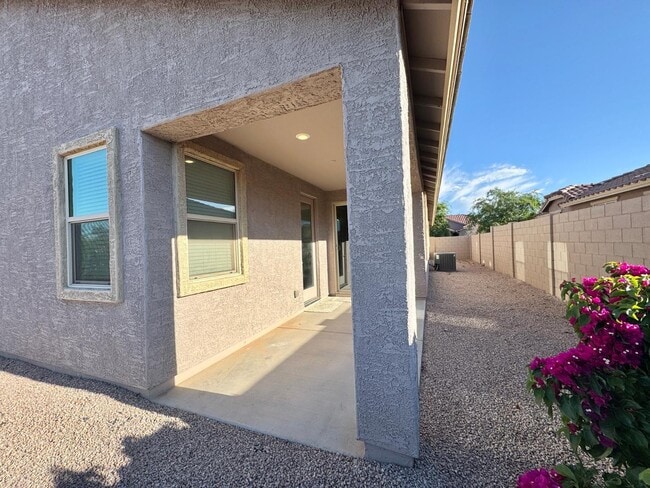 Building Photo - 2308 E Dust Devil Dr