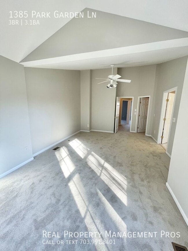 Building Photo - 1385 Park Garden Ln