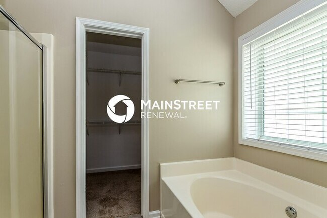 Building Photo - 3 Bedroom Pet-Friendly Home in Lithonia, GA with Main Street Renewal