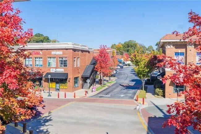 Building Photo - 1221 Caroline St NE