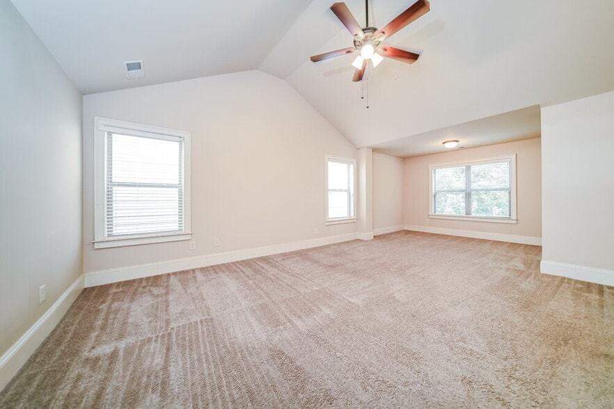 Building Photo - 129 Covington Terrace