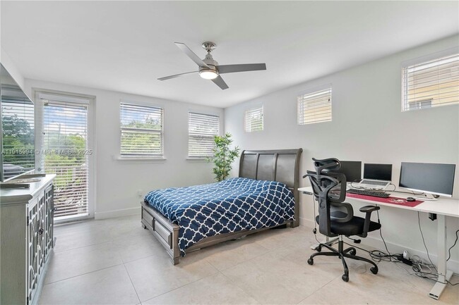 Building Photo - 217 SW 11th St