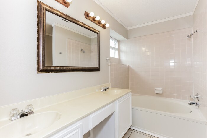 Building Photo - 6602 Pecanwood Dr