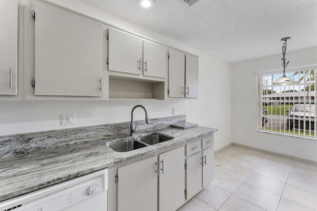 Building Photo - 1521 NW 18th Ave
