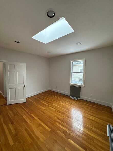 Building Photo - 18 Spring Garden St