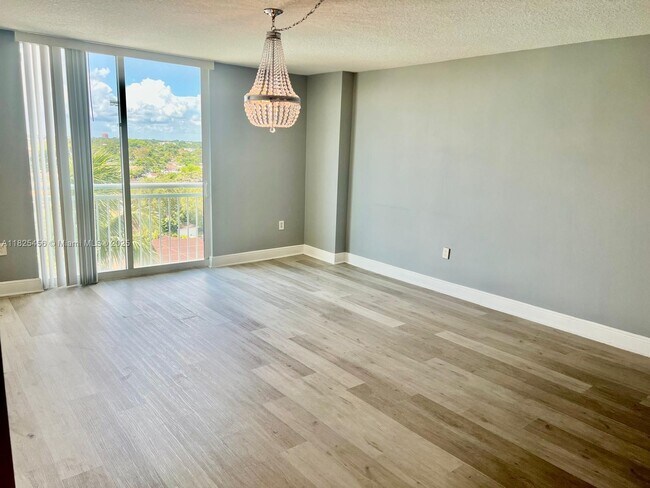 Building Photo - 3000 Coral Wy