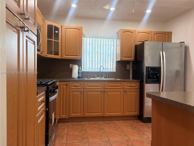 Building Photo - 8380 SW 154th Ave