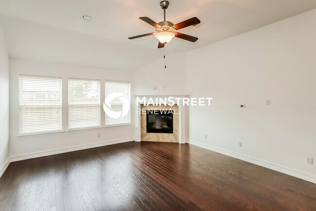 Building Photo - 3 Bedroom Pet-Friendly Home in Denton, TX with Main Street Renewal